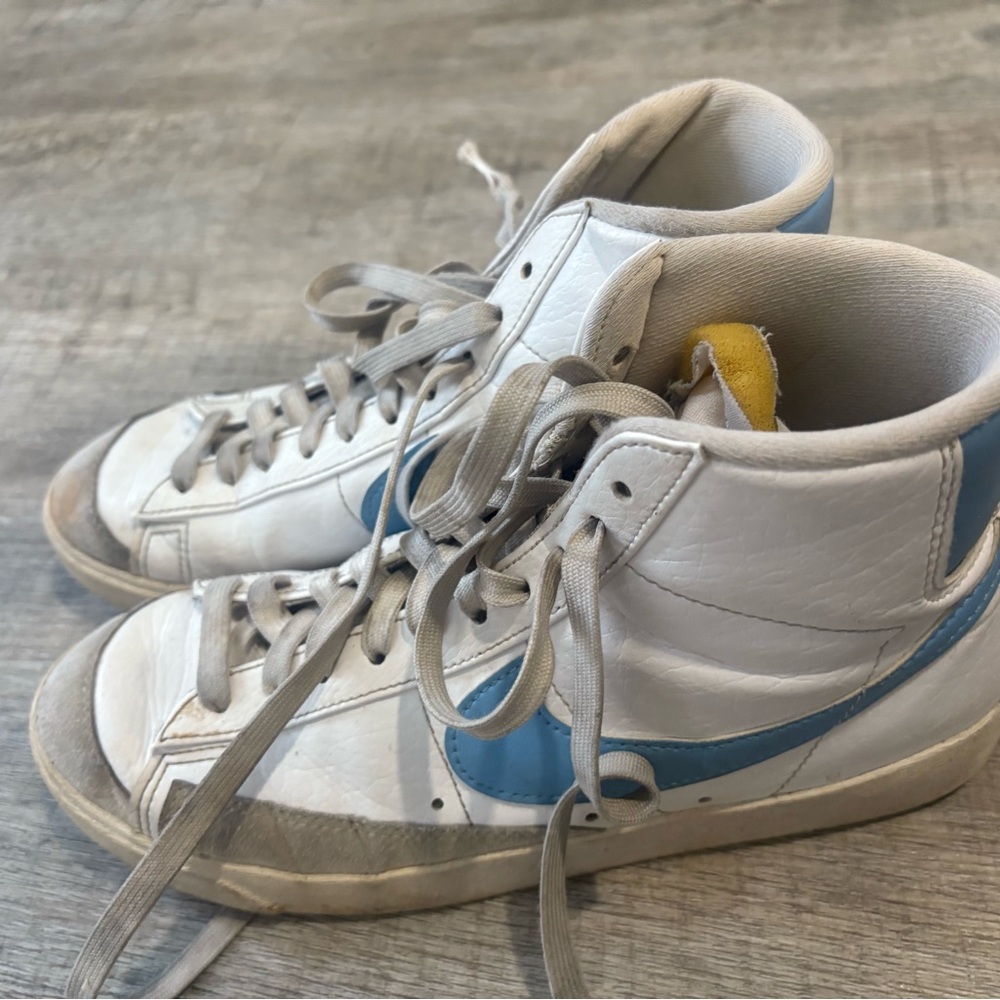 Nike White and Blue Sneakers